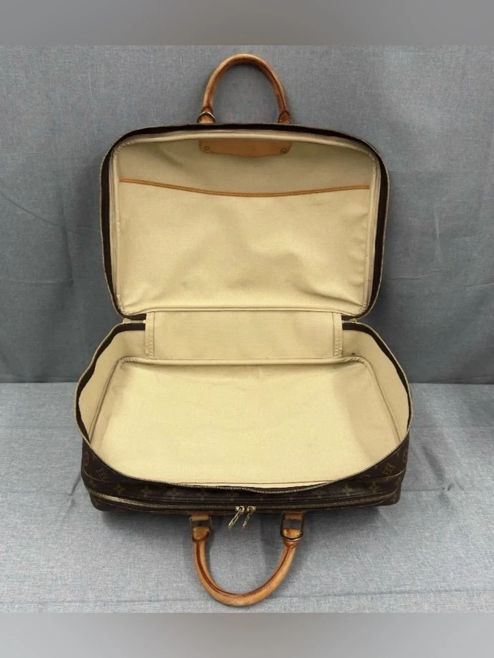 Louis Vuitton elegant louis